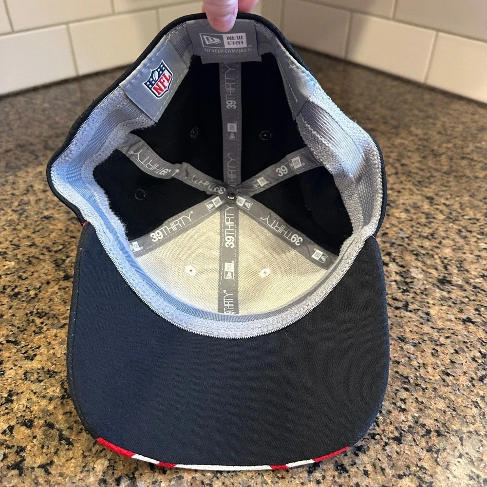 Atlanta Falcons New Era 39THIRTY Stretch Fit Baseball Cap M-L White Black Red‎